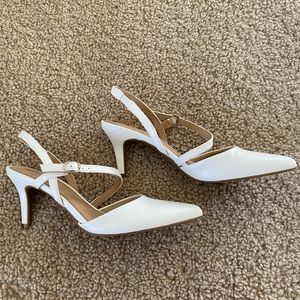 White Abella pumps 7.5